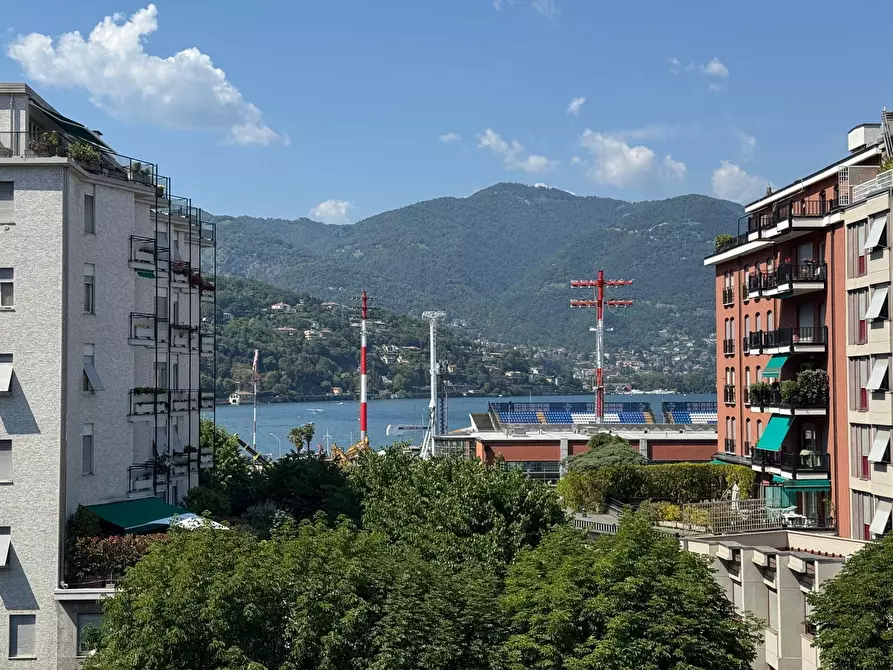 Immagine 2 di Bilocale in vendita  in Viale Massenzio Masia 79 a Como