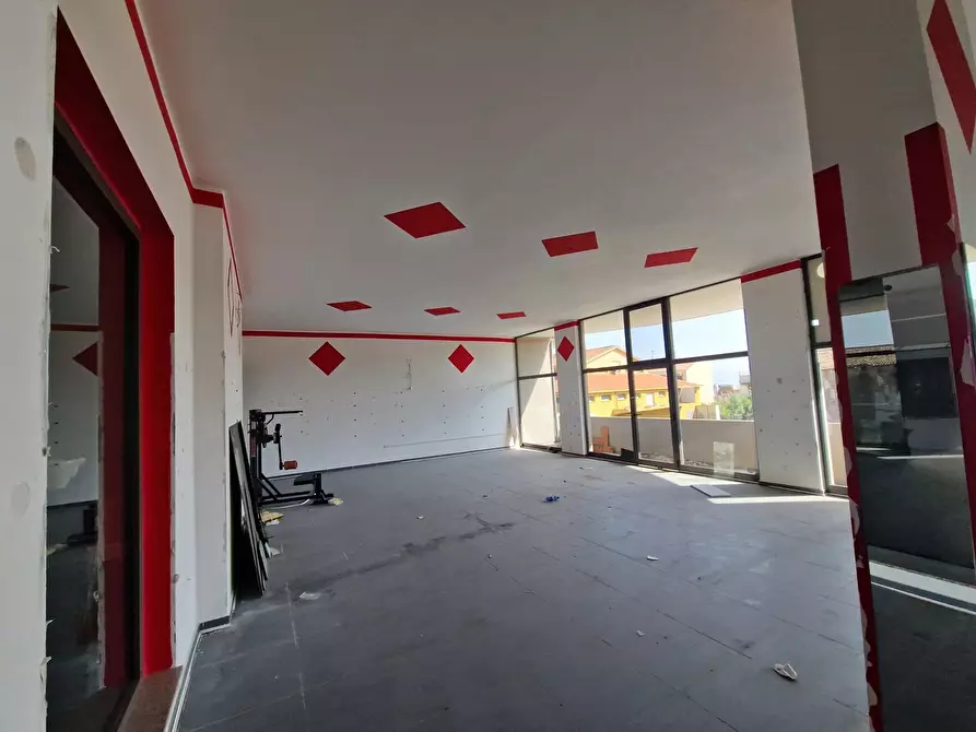 Immagine 7 di Locale commerciale in vendita  in Via Adolfo Celi 185 a Messina