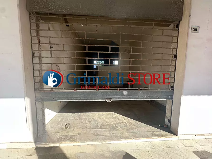 Immagine 2 di Locale commerciale in vendita  in Via Antonio Rosario Miglietta 42 a Cavallino