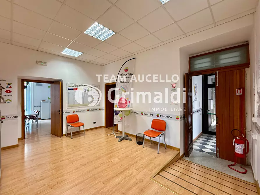 Immagine 1 di Appartamento in vendita  in Corso Giuseppe Garibaldi 167 a Salerno