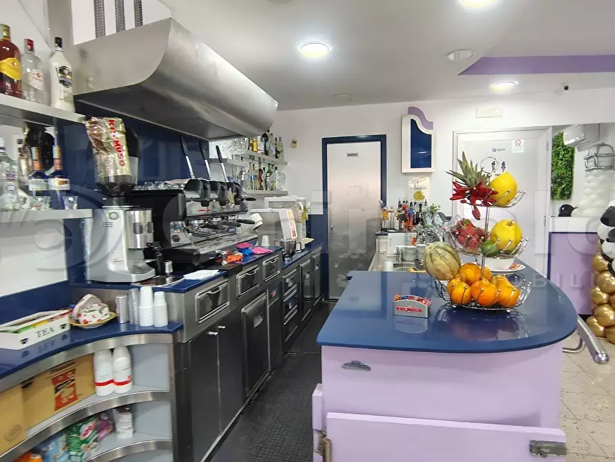 Immagine 2 di Locale commerciale in vendita  in Via Lago Patria 122 a Giugliano In Campania