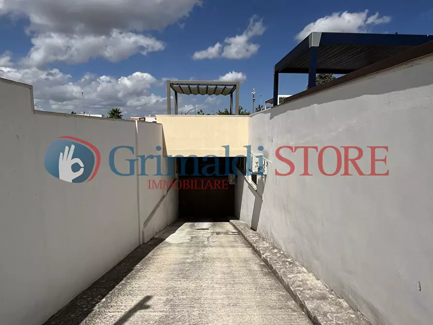 Immagine 20 di Magazzino in vendita  in Viale Giovanni Paolo II 71 a Lecce