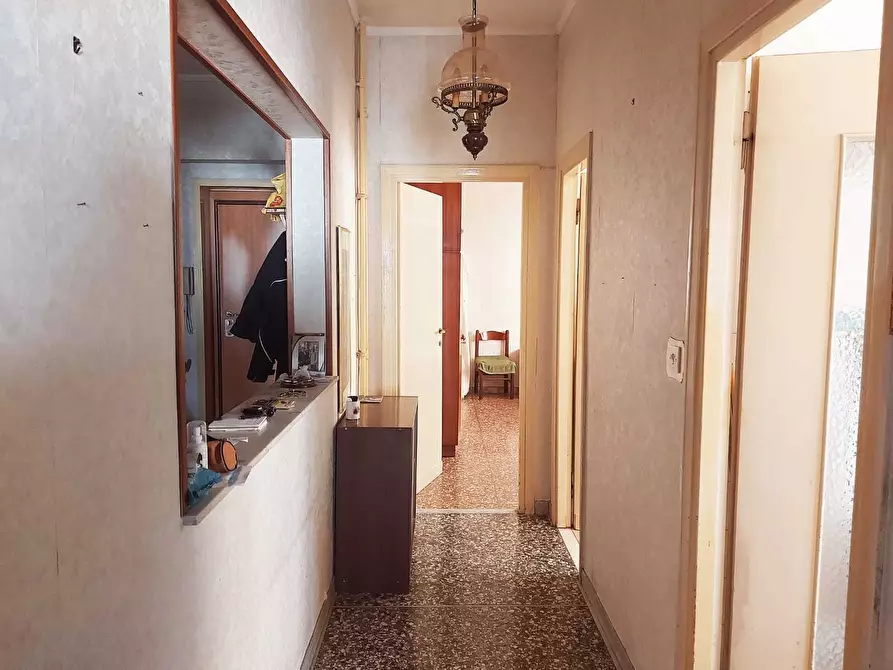 Immagine 3 di Trilocale in vendita  in VIA PAOLA FALCONIERI a Roma