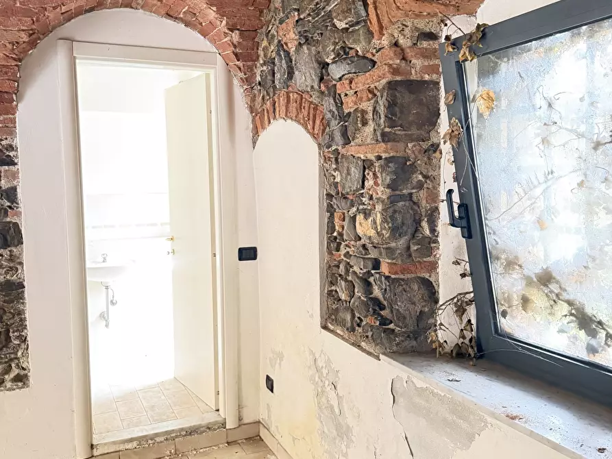 Immagine 5 di Locale commerciale in vendita  in Via Sobborgo Spina a Sarzana