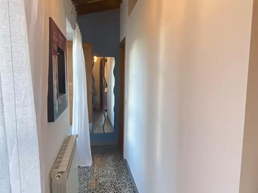 Immagine 6 di Bilocale in vendita  a Sarzana