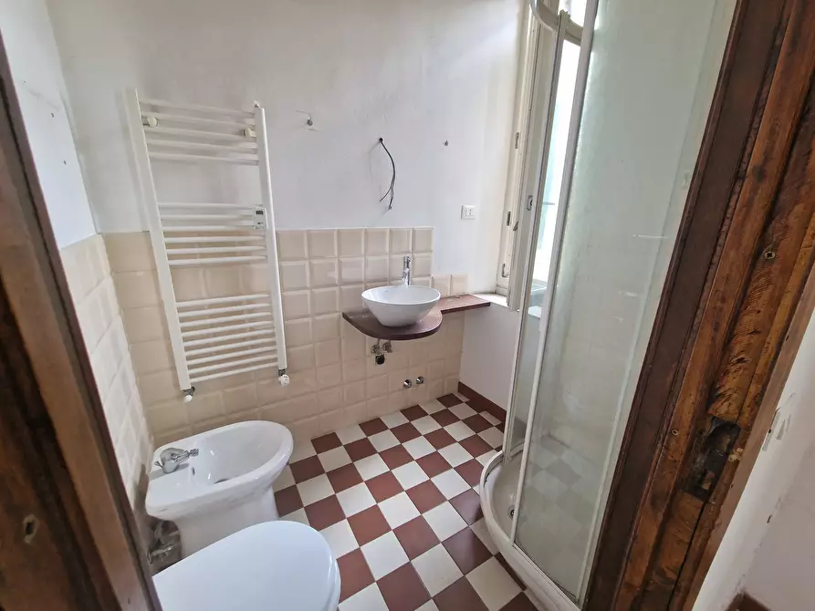 Immagine 33 di Quadrilocale in affitto  a Sarzana