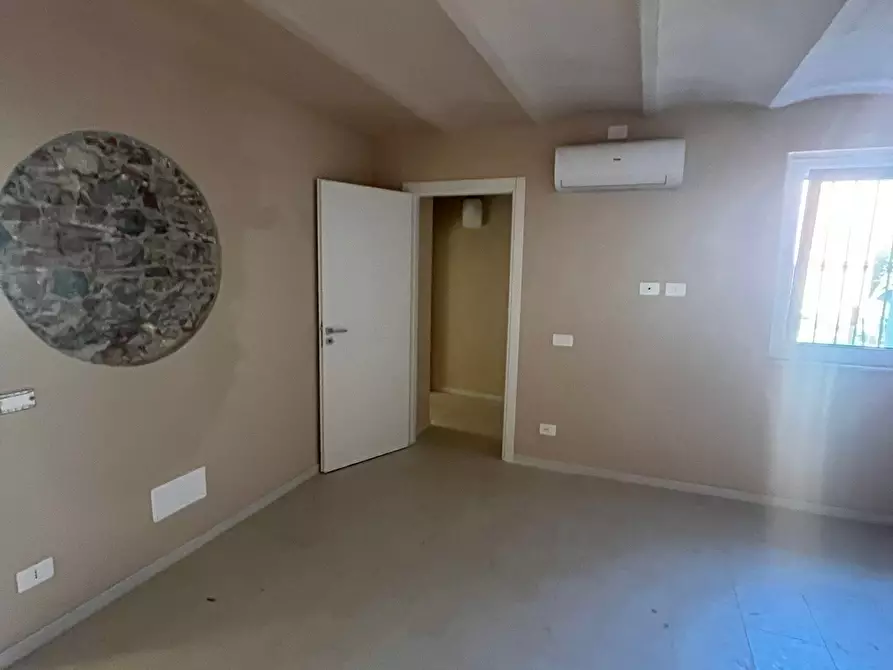 Immagine 9 di Quadrilocale in vendita  a Sarzana