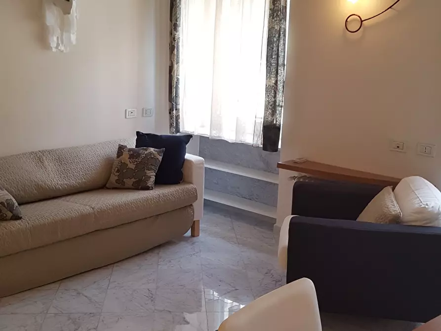 Immagine 10 di Trilocale in affitto  a Sarzana