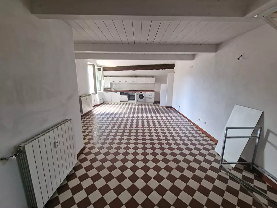 Immagine 35 di Quadrilocale in affitto  a Sarzana