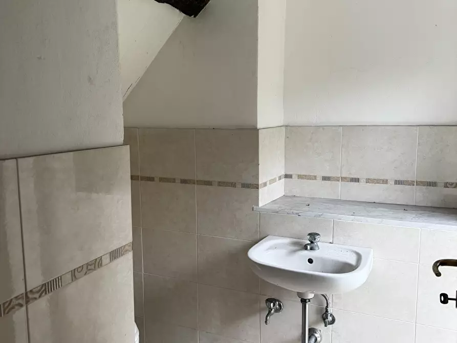 Immagine 6 di Locale commerciale in vendita  in Via Sobborgo Spina a Sarzana