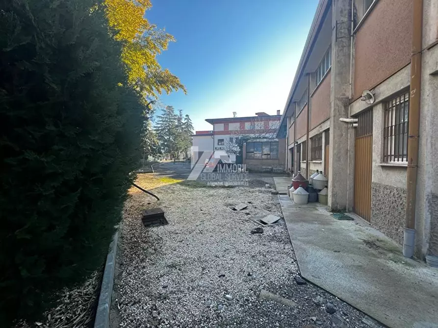 Immagine 9 di Laboratorio in vendita  in via carabioli a Cellatica