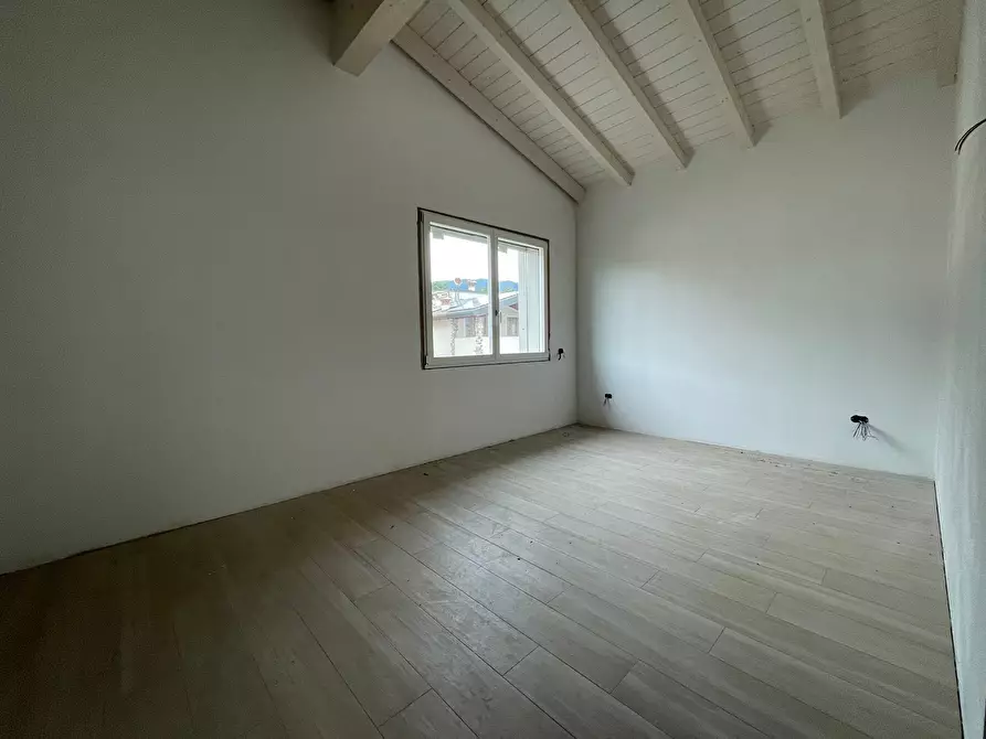 Immagine 11 di Casa trifamiliare in vendita  a Brescia