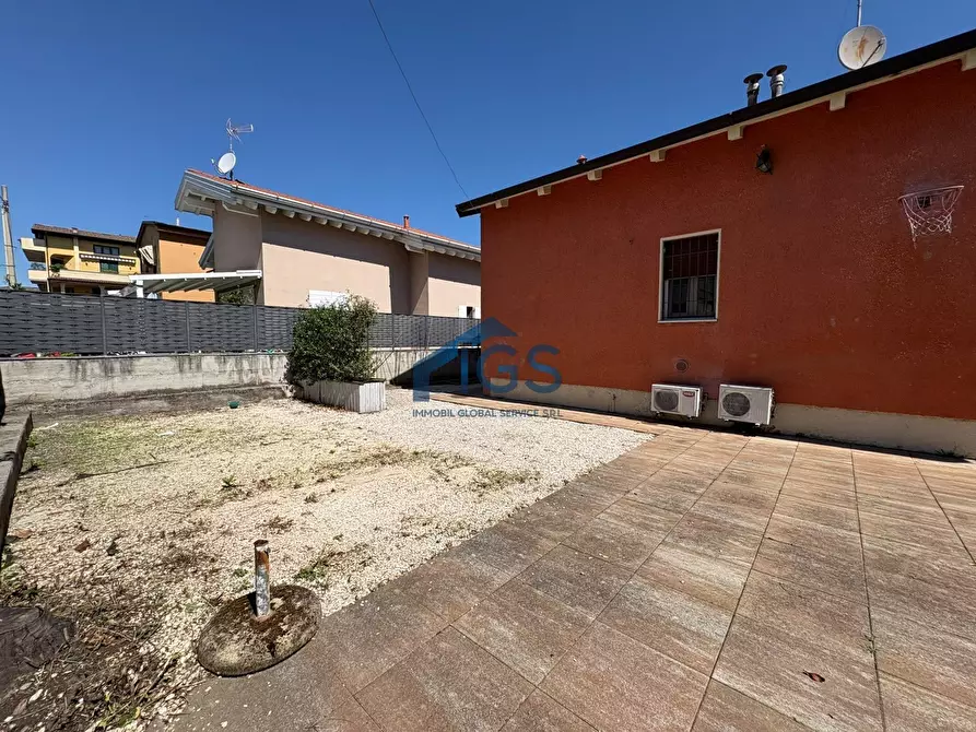 Immagine 5 di Villa in vendita  in Via Perugia a Brescia