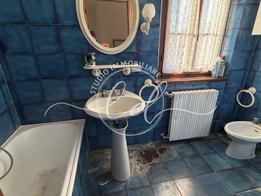 Immagine 49 di Porzione di casa in vendita  a Seravezza
