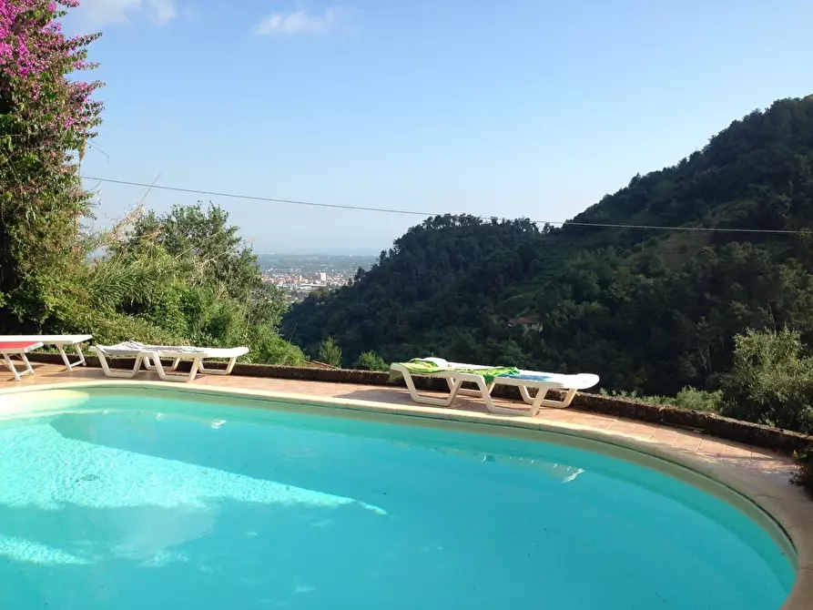 Immagine 17 di Porzione di casa in vendita  a Pietrasanta