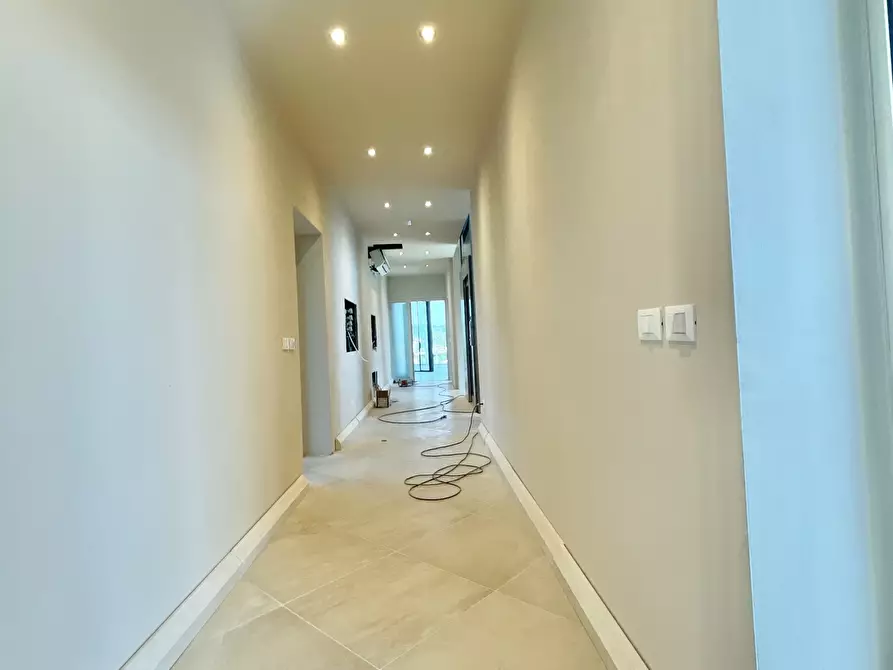 Immagine 20 di Ufficio in affitto  a Pietrasanta