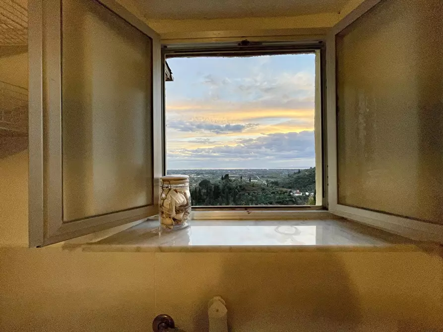 Immagine 76 di Porzione di casa in vendita  a Pietrasanta