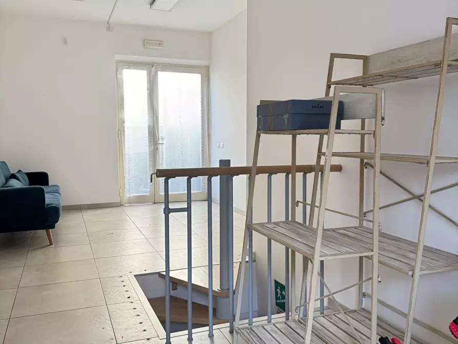 Immagine 9 di Capannone industriale in affitto  a Seravezza