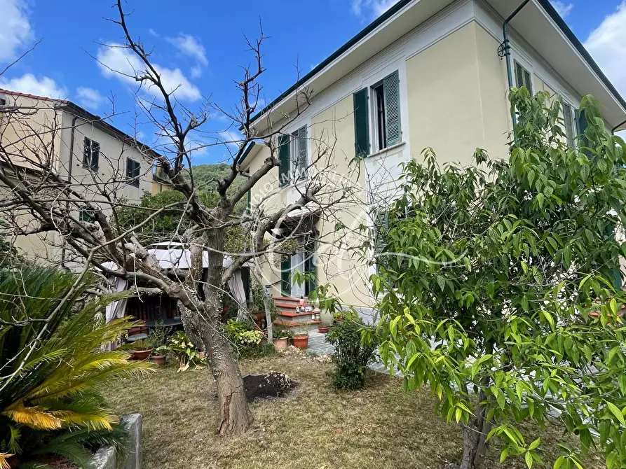 Immagine 60 di Porzione di casa in vendita  a Carrara