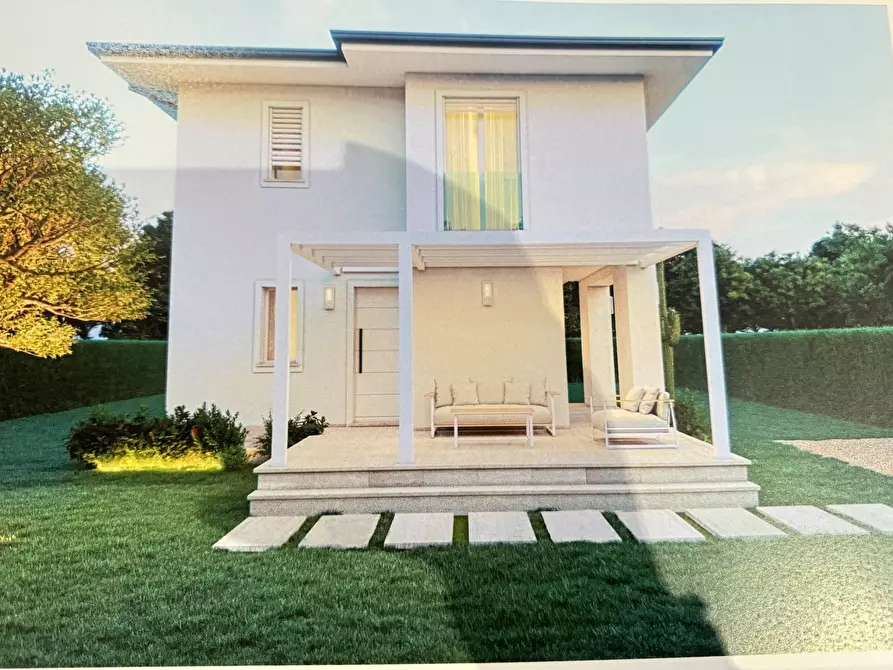 Immagine 2 di Villa in vendita  a Seravezza