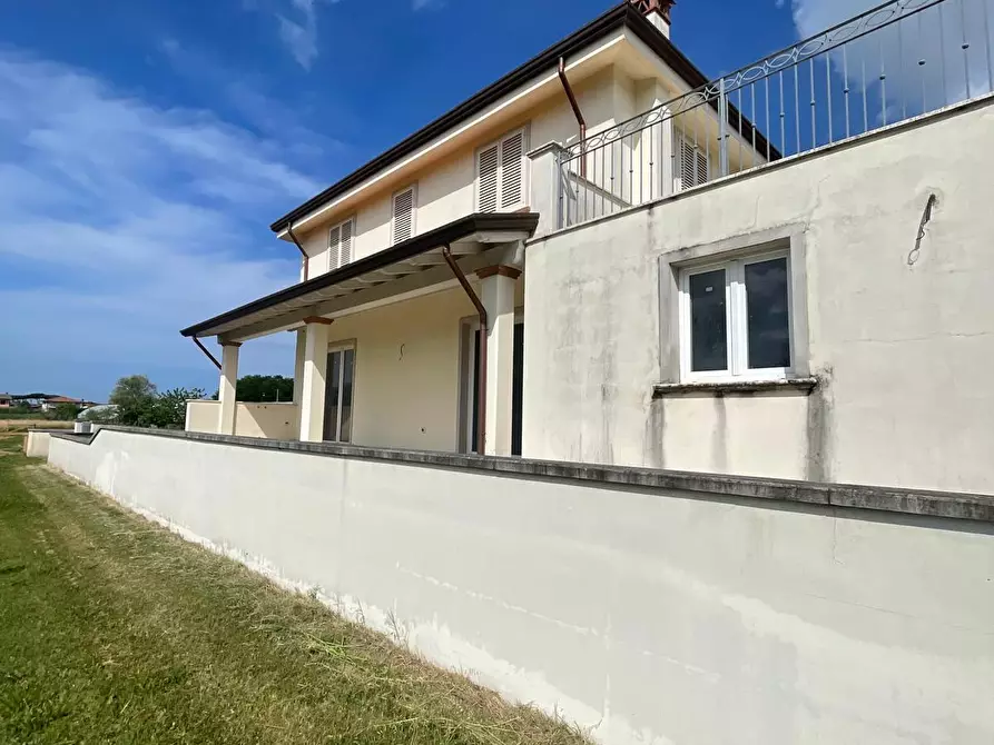 Immagine 6 di Villa in vendita  a Camaiore