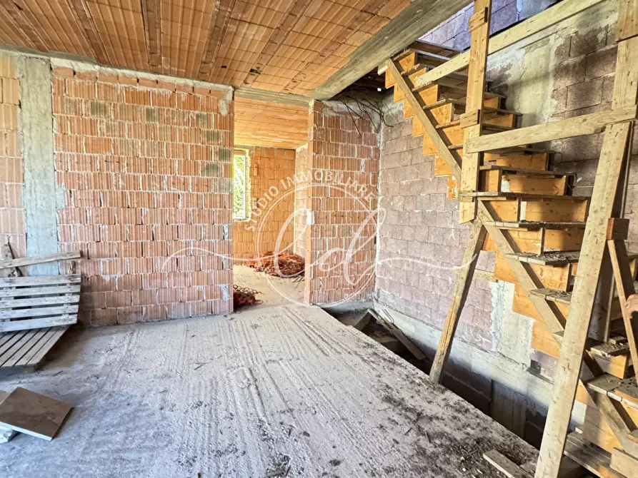 Immagine 10 di Porzione di casa in vendita  a Seravezza