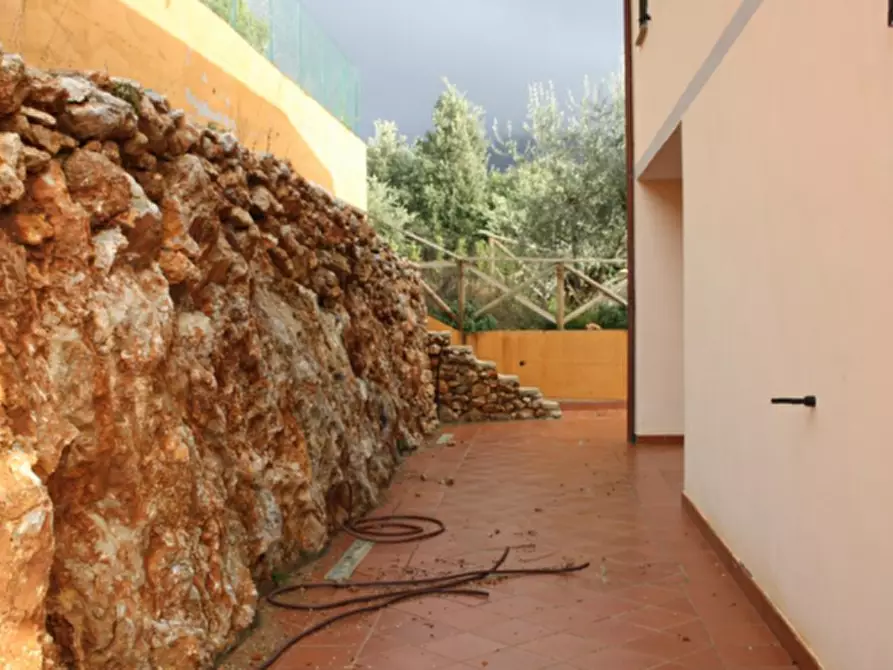 Immagine 2 di Villa in vendita  a Pietrasanta