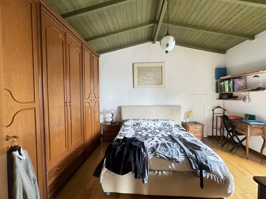 Immagine 41 di Porzione di casa in vendita  a Pietrasanta