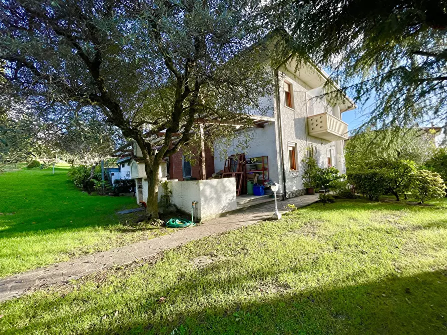 Immagine 107 di Casa indipendente in vendita  a Seravezza