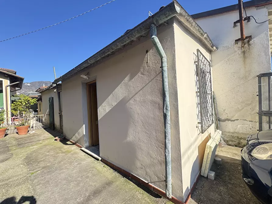 Immagine 52 di Porzione di casa in vendita  a Pietrasanta