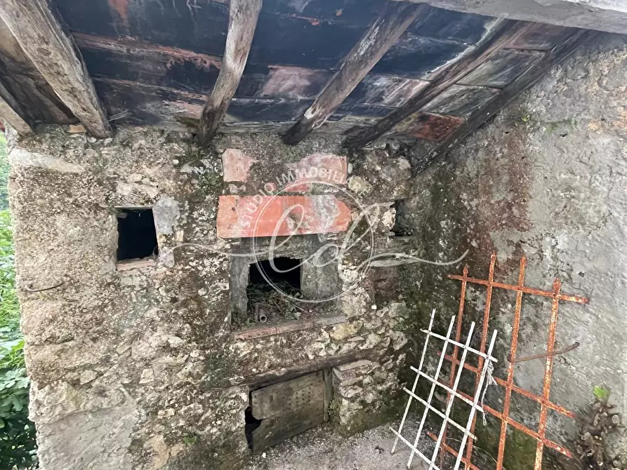 Immagine 23 di Porzione di casa in vendita  a Camaiore