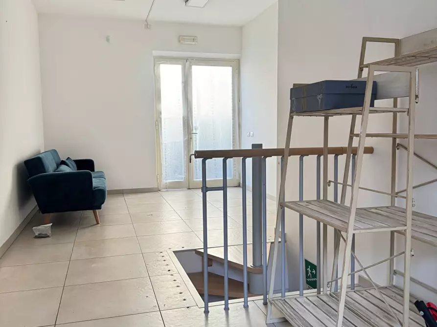 Immagine 2 di Capannone industriale in affitto  a Seravezza