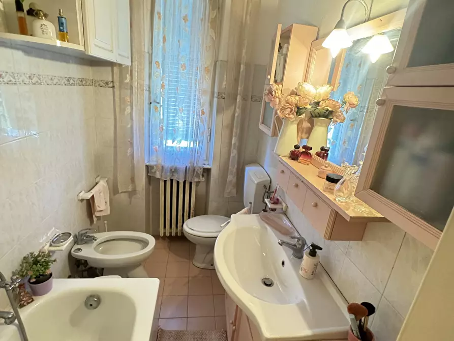 Immagine 36 di Porzione di casa in vendita  a Massa