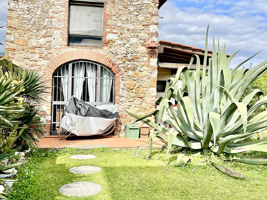 Immagine 50 di Rustico / casale in vendita  a Camaiore