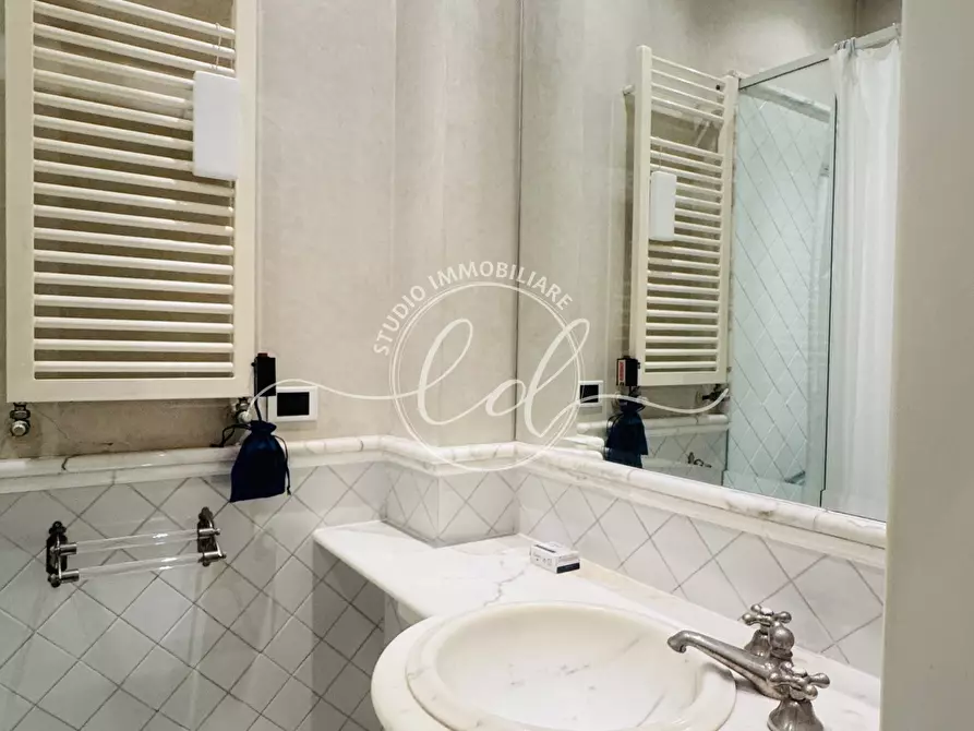 Immagine 40 di Attico in vendita  a Seravezza