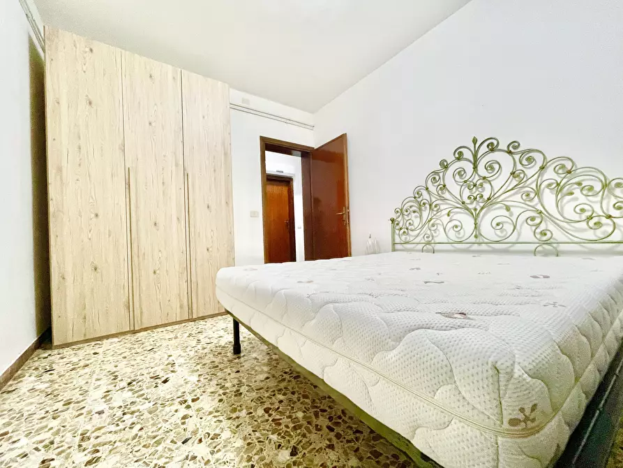 Immagine 14 di Trilocale in affitto  a Pietrasanta