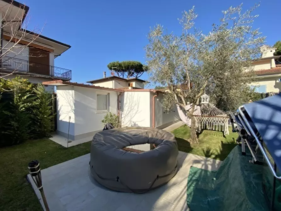 Immagine 11 di Casa indipendente in affitto  a Pietrasanta