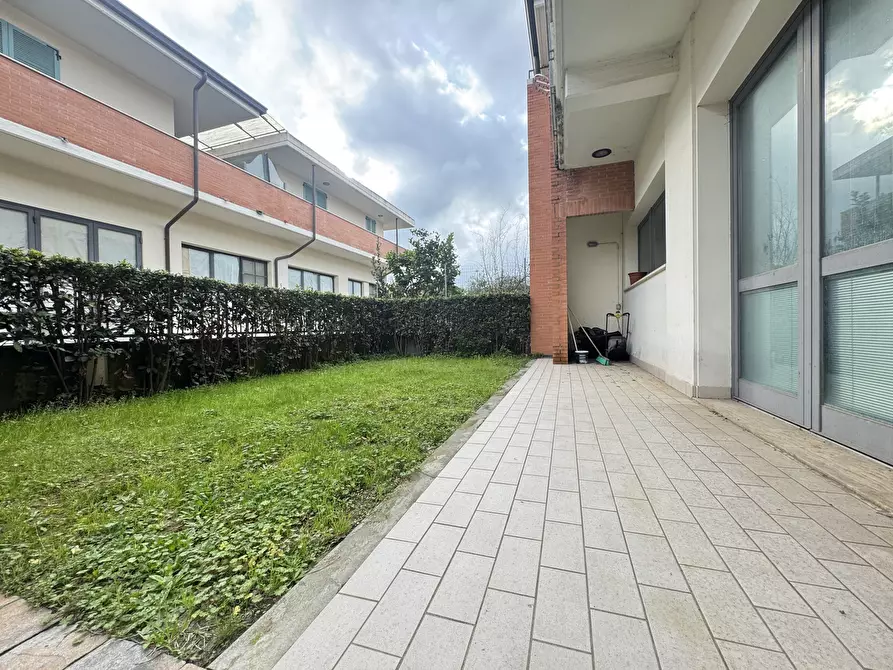 Immagine 21 di Capannone industriale in vendita  a Camaiore