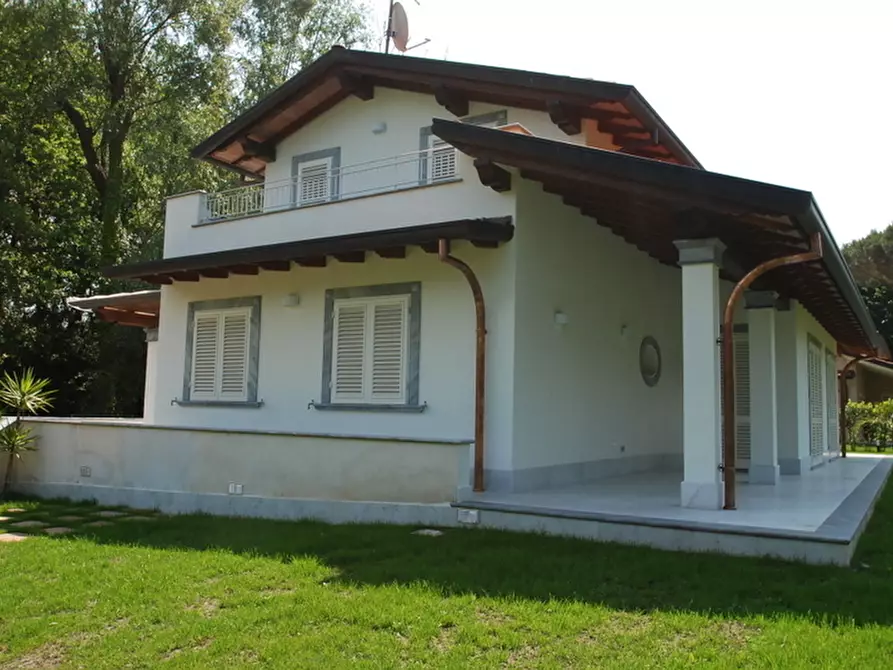 Immagine 111 di Villa in vendita  a Pietrasanta