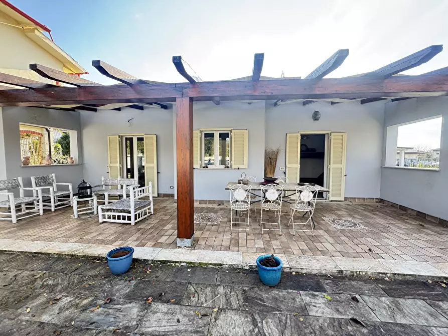 Immagine 1 di Villa in vendita  a Massa