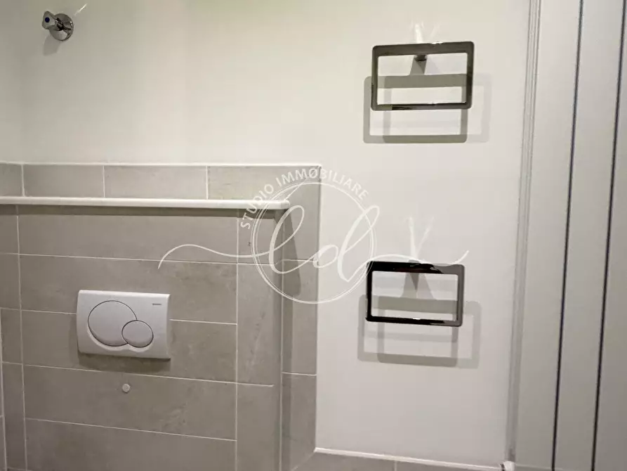 Immagine 17 di Trilocale in affitto  a Pietrasanta