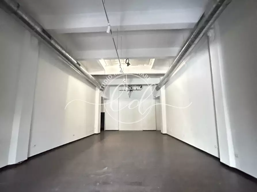 Immagine 7 di Capannone industriale in vendita  a Pietrasanta