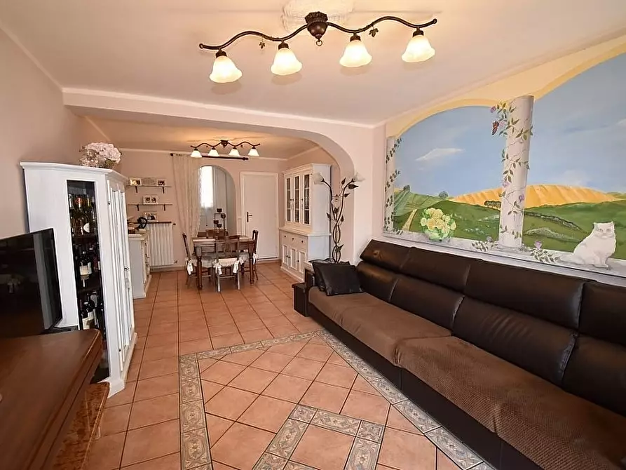 Immagine 8 di Porzione di casa in vendita  a Pietrasanta