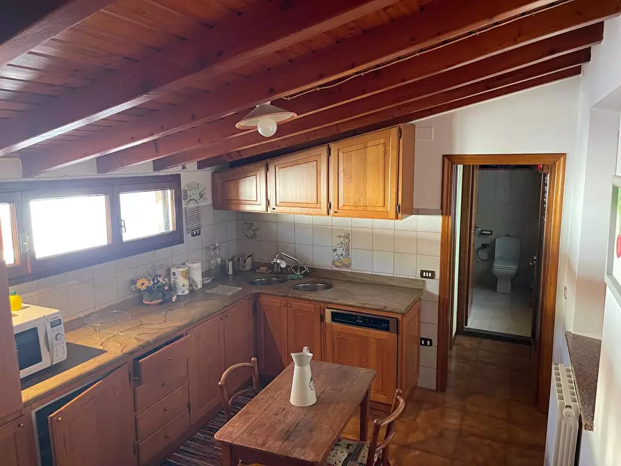 Immagine 19 di Mansarda in affitto  a Pietrasanta