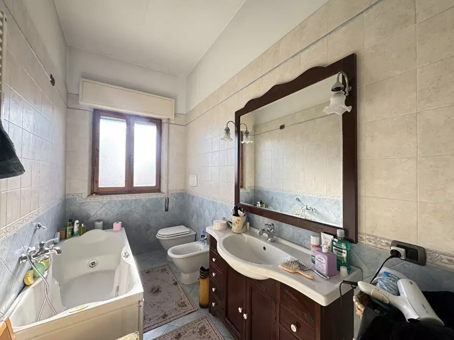 Immagine 46 di Quadrilocale in vendita  a Pietrasanta