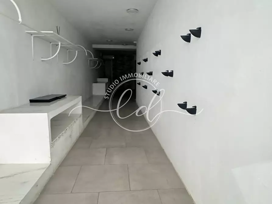 Immagine 4 di Capannone industriale in affitto  a Pietrasanta