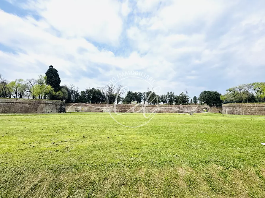 Immagine 82 di Pentalocale in vendita  a Lucca