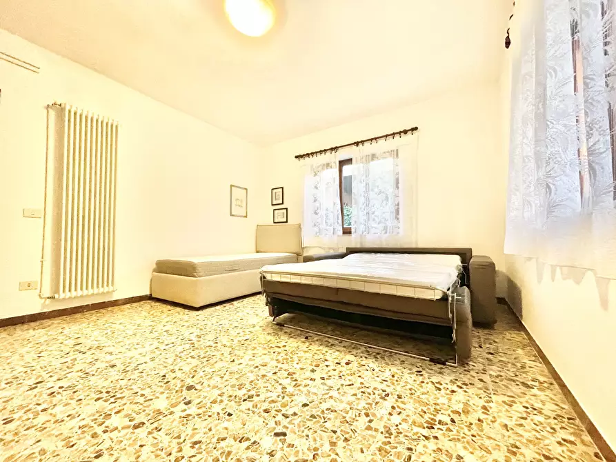 Immagine 20 di Trilocale in affitto  a Pietrasanta