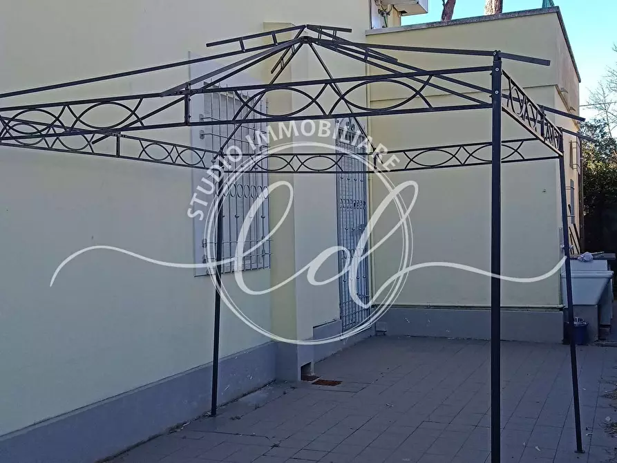 Immagine 19 di Pentalocale in affitto  a Camaiore