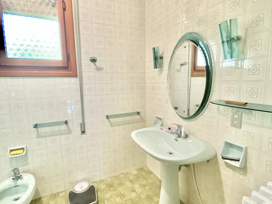 Immagine 49 di Casa indipendente in vendita  a Seravezza